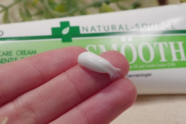 Kem trị thâm Smoothe sử dụng đơn giản tiện lợi