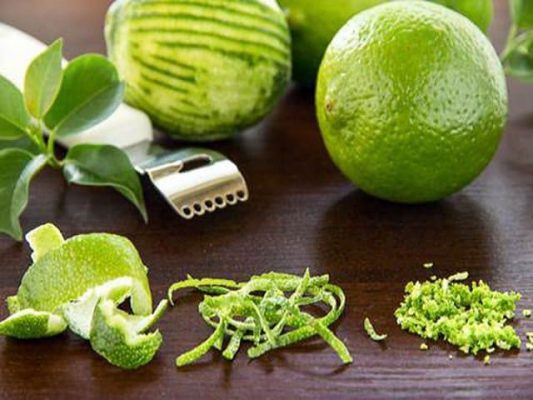 Vỏ chanh tuy khó uống một chút nhưng lại là bí mật để giảm béo đấy